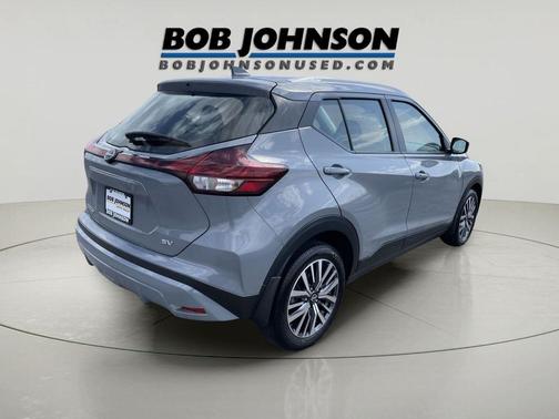 Boulder Gray Pearl 2024 Nissan Kicks SV