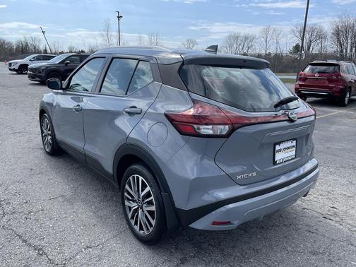Boulder Gray Pearl 2024 Nissan Kicks SV
