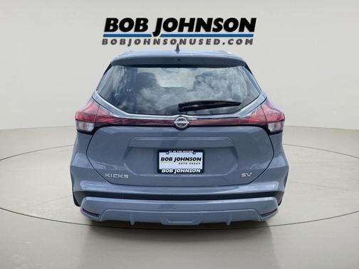 Boulder Gray Pearl 2024 Nissan Kicks SV