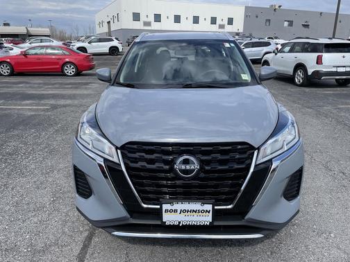 Boulder Gray Pearl 2024 Nissan Kicks SV
