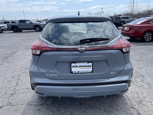 Boulder Gray Pearl 2024 Nissan Kicks SV