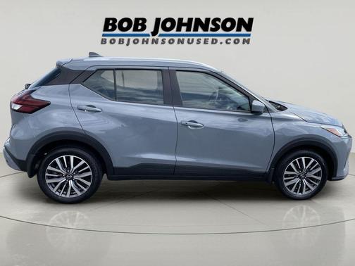Boulder Gray Pearl 2024 Nissan Kicks SV