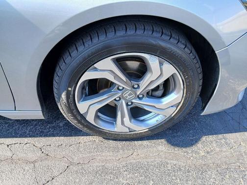 Lunar Silver Metallic 2018 Honda Accord EX