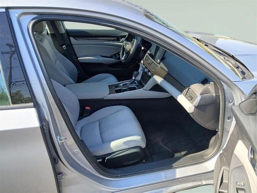 Lunar Silver Metallic 2018 Honda Accord EX