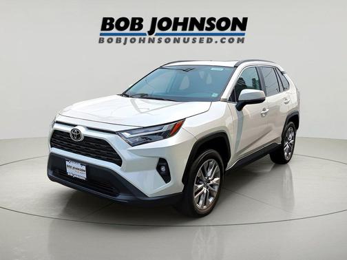 Blizzard Pearl 2022 Toyota RAV4 XLE Premium