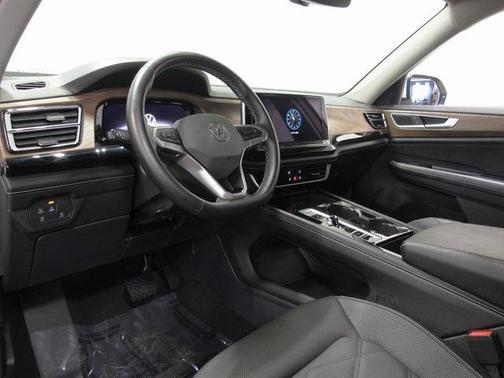 2024 Volkswagen Atlas 2.0T SE w/Technology 4MOTION