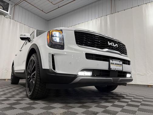 Glacial White Pearl 2022 Kia Telluride SX