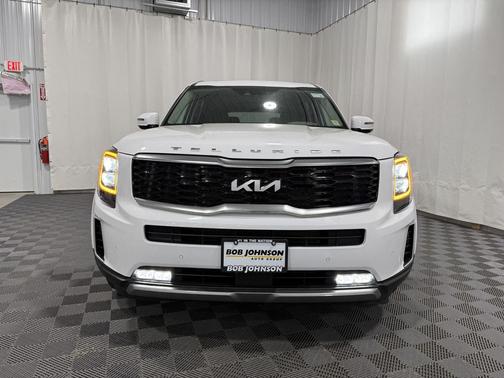 Glacial White Pearl 2022 Kia Telluride SX