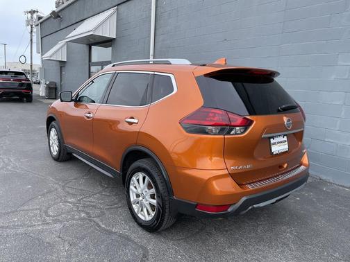 2018 Nissan Rogue SV
