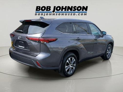 Magnetic Gray Metallic 2024 Toyota Highlander XLE