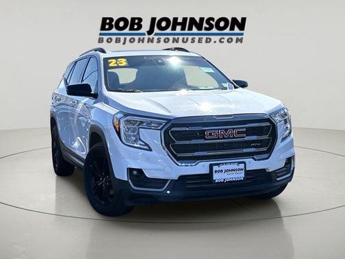 Summit White 2023 GMC Terrain AWD AT4