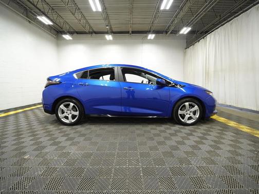 Kinetic Blue Metallic 2017 Chevrolet Volt LT