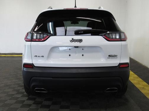 Bright White Clearcoat 2019 Jeep Cherokee Latitude