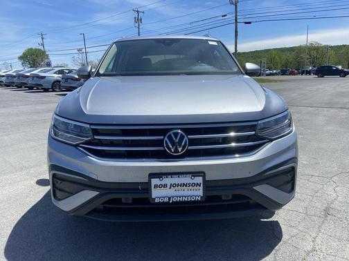 Platinum Gray Metallic 2023 Volkswagen Tiguan 2.0T SE