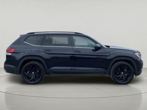 Deep Black Pearl 2023 Volkswagen Atlas 3.6L SE w/Technology
