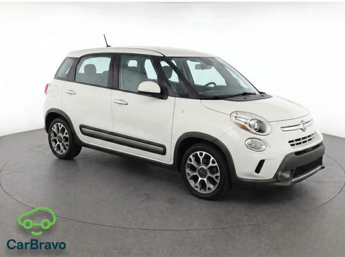 Bianco (White) 2015 FIAT 500L Trekking
