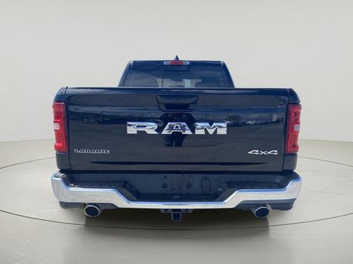 Diamond Black Crystal Pearlcoat 2026 RAM 1500 Laramie