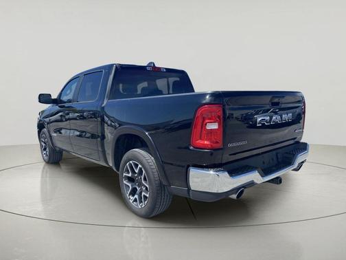 Diamond Black Crystal Pearlcoat 2026 RAM 1500 Laramie