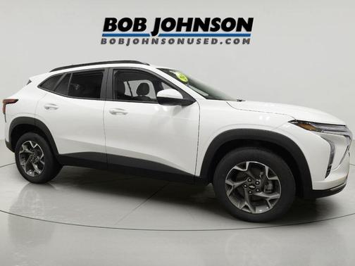 Summit White 2024 Chevrolet Trax LT