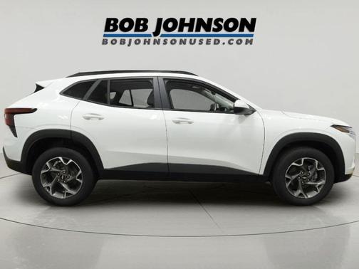 Summit White 2024 Chevrolet Trax LT