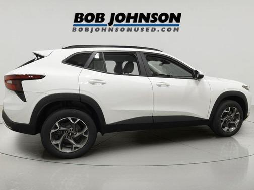 Summit White 2024 Chevrolet Trax LT