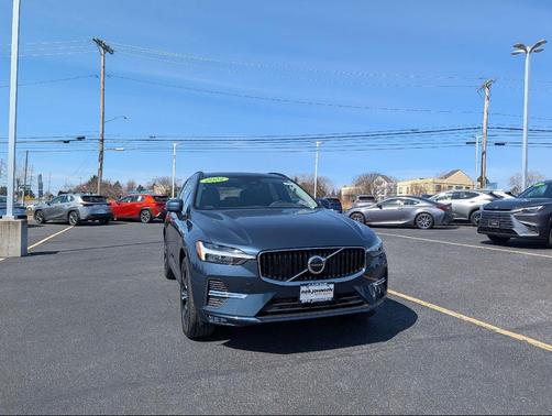 Denim Blue Metallic 2022 Volvo XC60 B5 Momentum