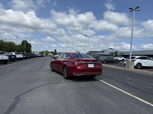 Matador Red Mica 2023 Lexus ES 250 Base