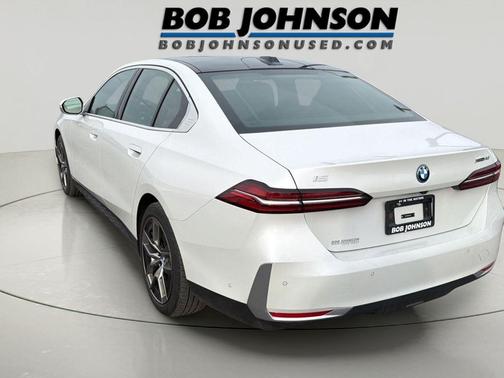 Mineral White Metallic 2025 BMW i5 xDrive40