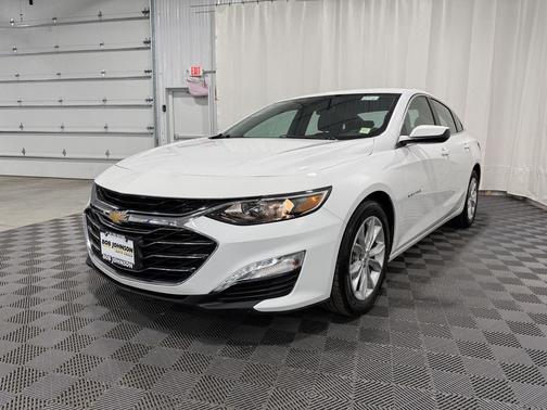 Summit White 2025 Chevrolet Malibu FWD 1LT