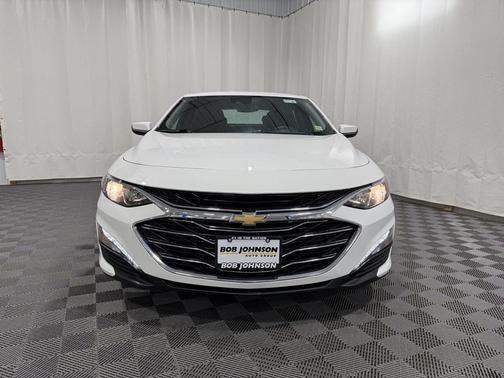 Summit White 2025 Chevrolet Malibu FWD 1LT