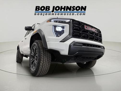 Summit White 2025 GMC Canyon Elevation