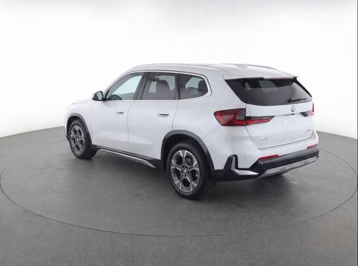 Alpine White 2025 BMW X1 xDrive28i