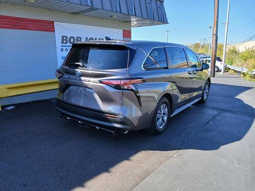2021 Toyota Sienna XLE 7 Passenger