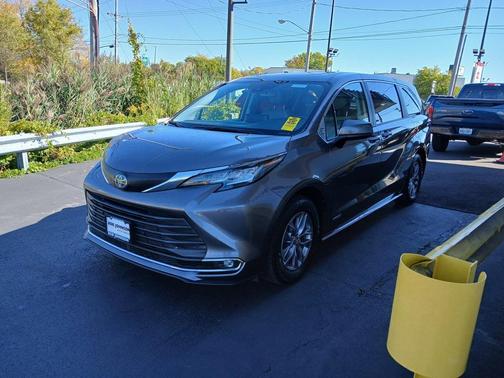 2021 Toyota Sienna XLE 7 Passenger