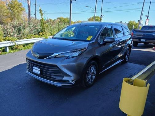 2021 Toyota Sienna XLE 7 Passenger