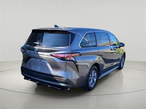 2021 Toyota Sienna XLE 7 Passenger