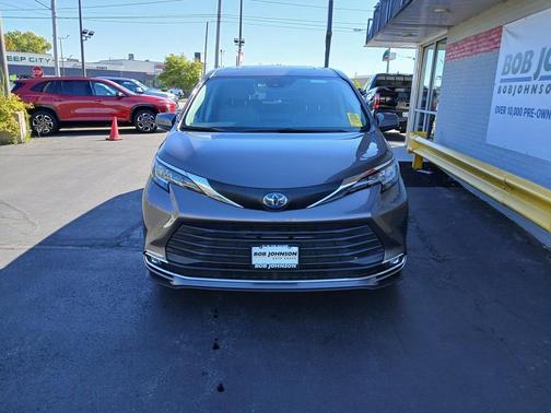 2021 Toyota Sienna XLE 7 Passenger