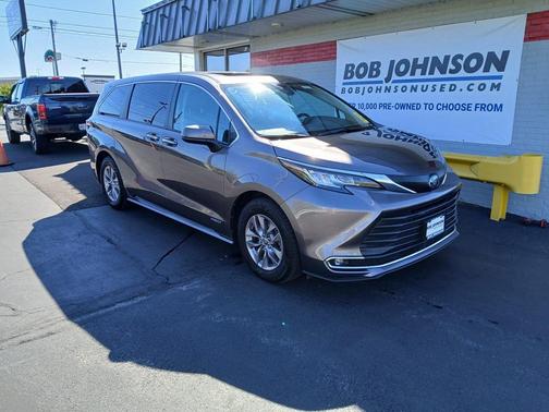 2021 Toyota Sienna XLE 7 Passenger