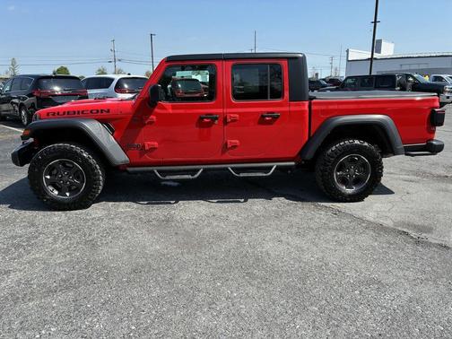 Firecracker Red Clearcoat 2023 Jeep Gladiator Rubicon