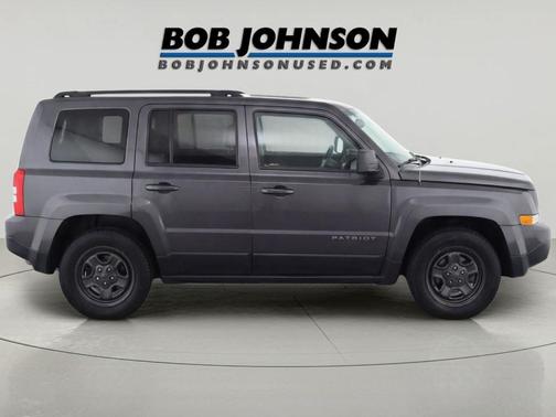 Granite Crystal Metallic Clearcoat 2017 Jeep Patriot Sport