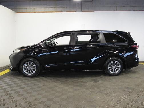 2021 Toyota Sienna XLE 7 Passenger