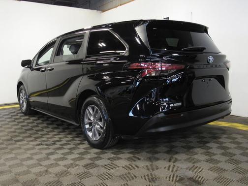 2021 Toyota Sienna XLE 7 Passenger