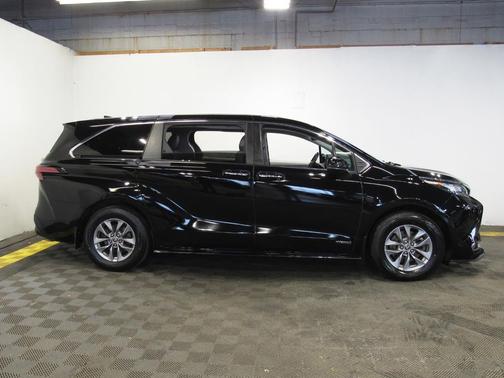2021 Toyota Sienna XLE 7 Passenger