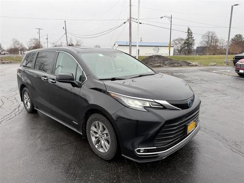 2021 Toyota Sienna XLE 7 Passenger