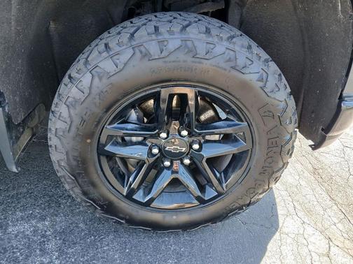 Shadow Gray Metallic 2020 Chevrolet Silverado 1500 Custom Trail Boss