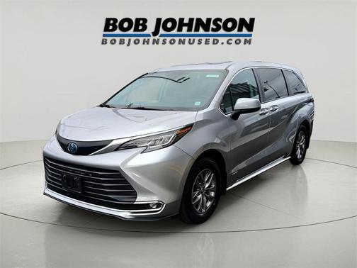 2021 Toyota Sienna XLE 8 Passenger