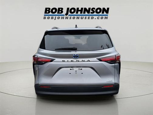 2021 Toyota Sienna XLE 8 Passenger