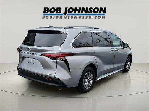 2021 Toyota Sienna XLE 8 Passenger