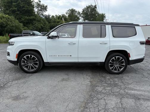 Diamond Black Crystal Pearlcoat 2022 Jeep Grand Wagoneer Series III 4x4