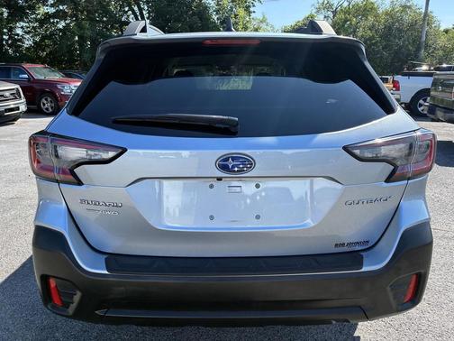 Ice Silver Metallic 2020 Subaru Outback Premium